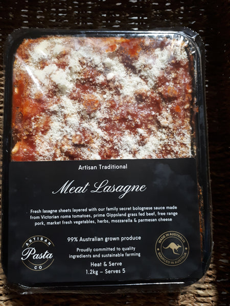 LASAGNE meat traditional Large